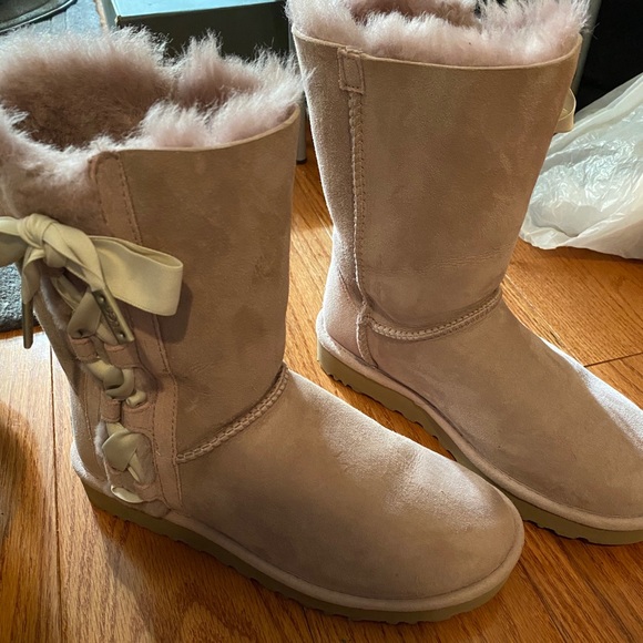 Women’s UGGs - Picture 4 of 6
